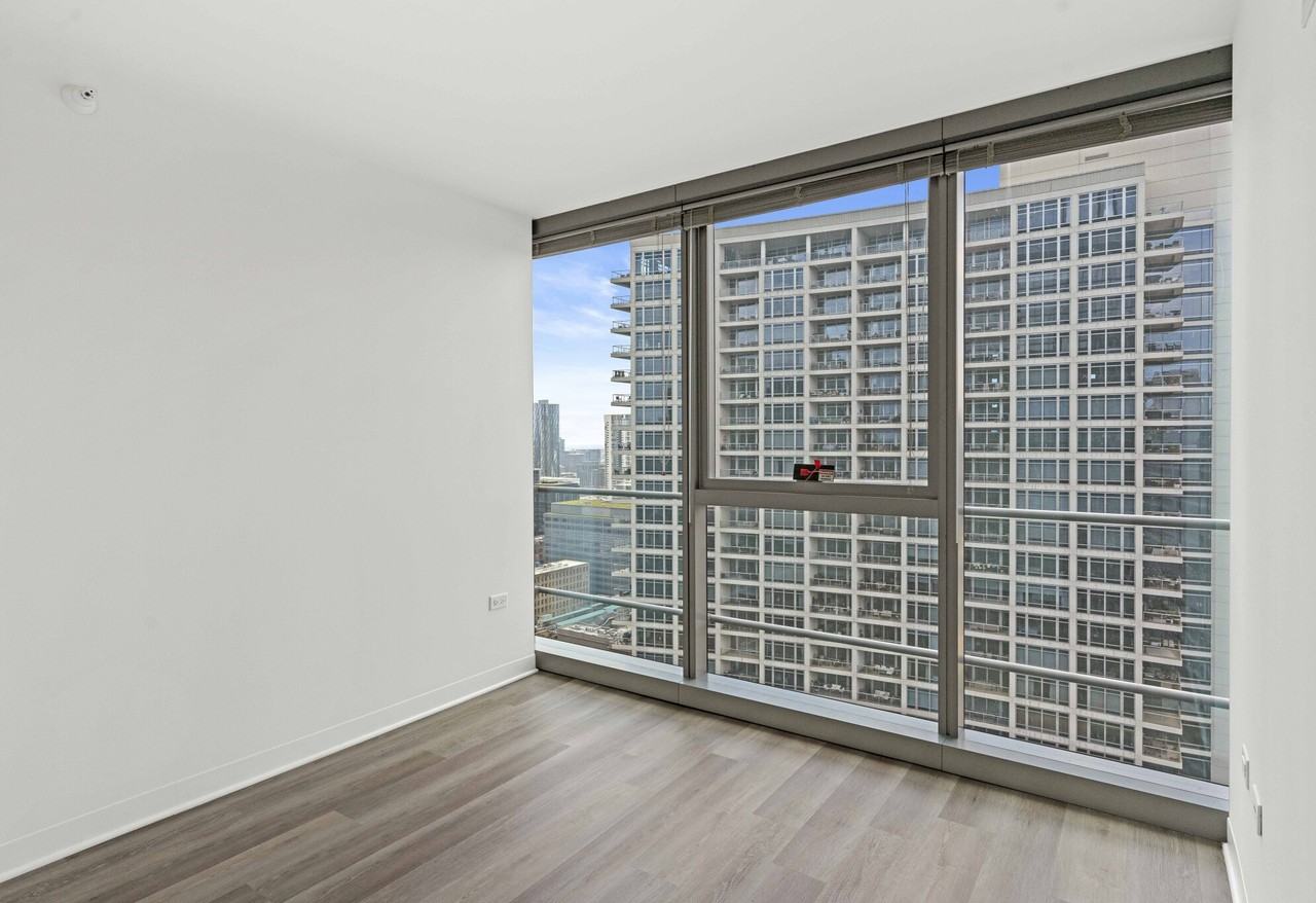 343 W Wolf Point Plz #1-1-5 - Photo 3 of 17