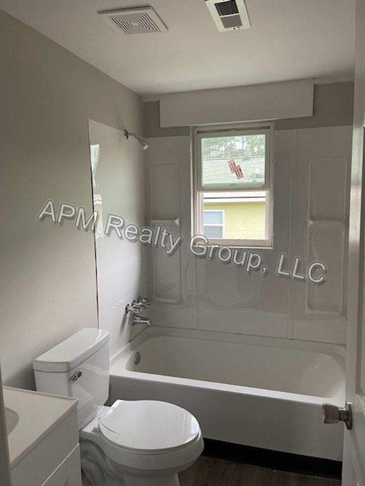 2719 Howell Ct Apt C - Photo 4 of 6