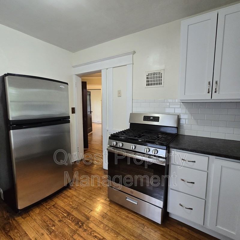 1337 Logan St Se - Photo 2 of 11