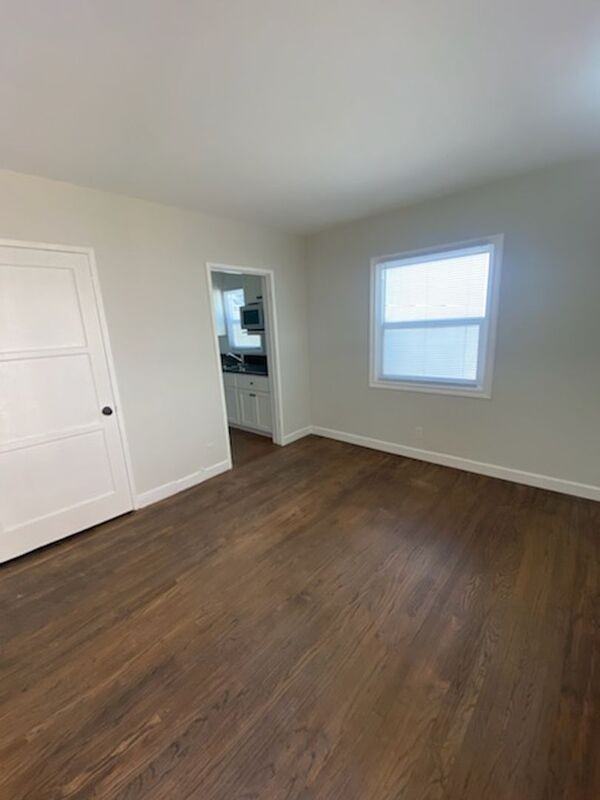 2813 W Victory Blvd #103 - Photo 5 of 8