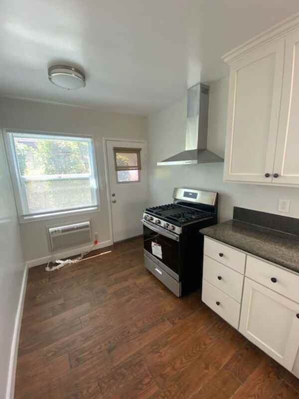 2813 W Victory Blvd #103 - Photo 7 of 8