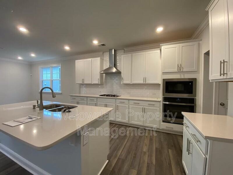 725 Cormiche Ln - Photo 2 of 27