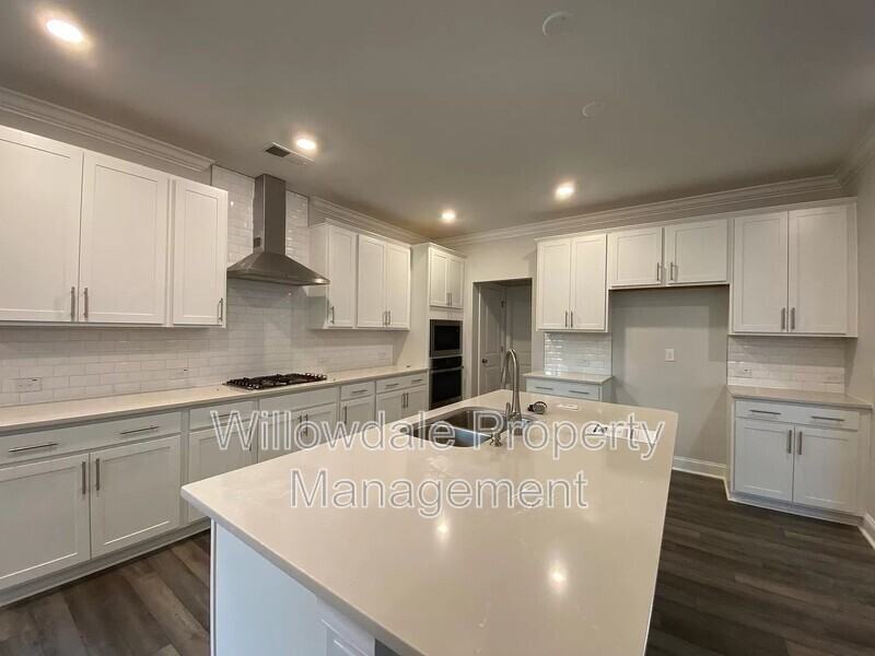 725 Cormiche Ln - Photo 4 of 27