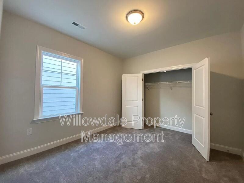 725 Cormiche Ln - Photo 7 of 27