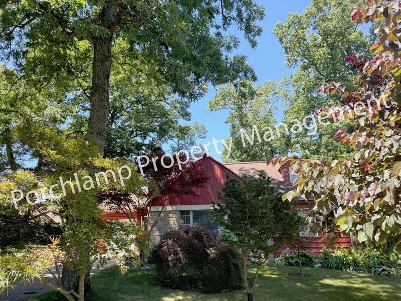 2615 Coit Ave Ne - Photo 2 of 24