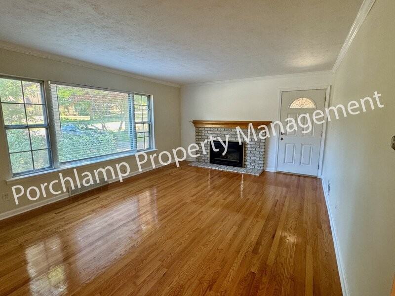 2615 Coit Ave Ne - Photo 4 of 24