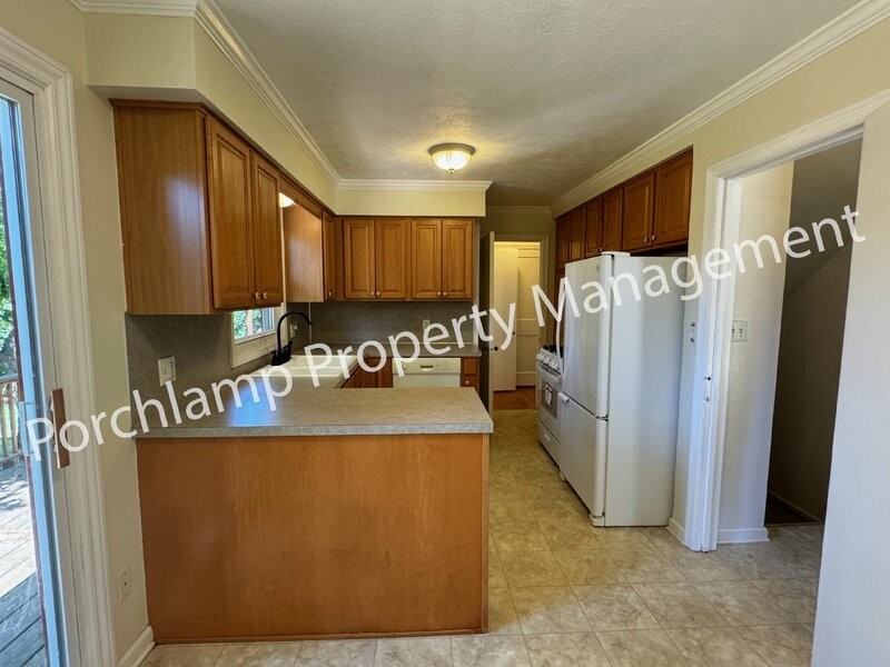 2615 Coit Ave Ne - Photo 6 of 24