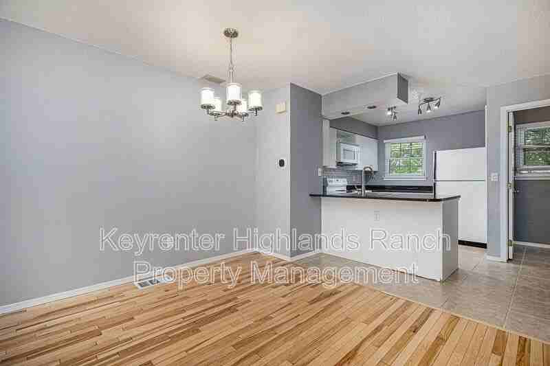 8018 S Columbine Ct - Photo 4 of 14