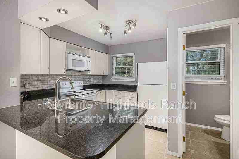 8018 S Columbine Ct - Photo 5 of 14