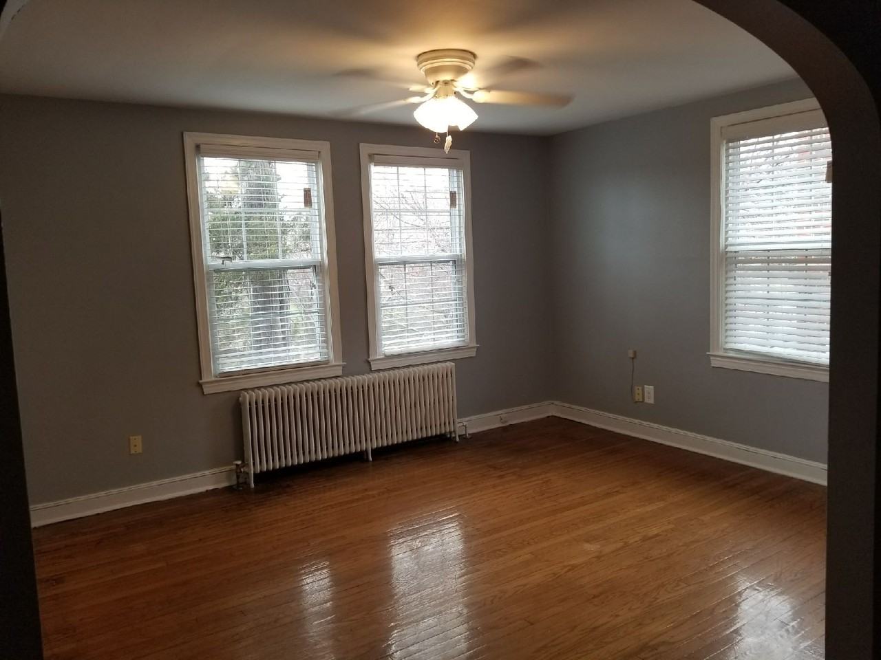 3744 1St St Se - Photo 3 of 6