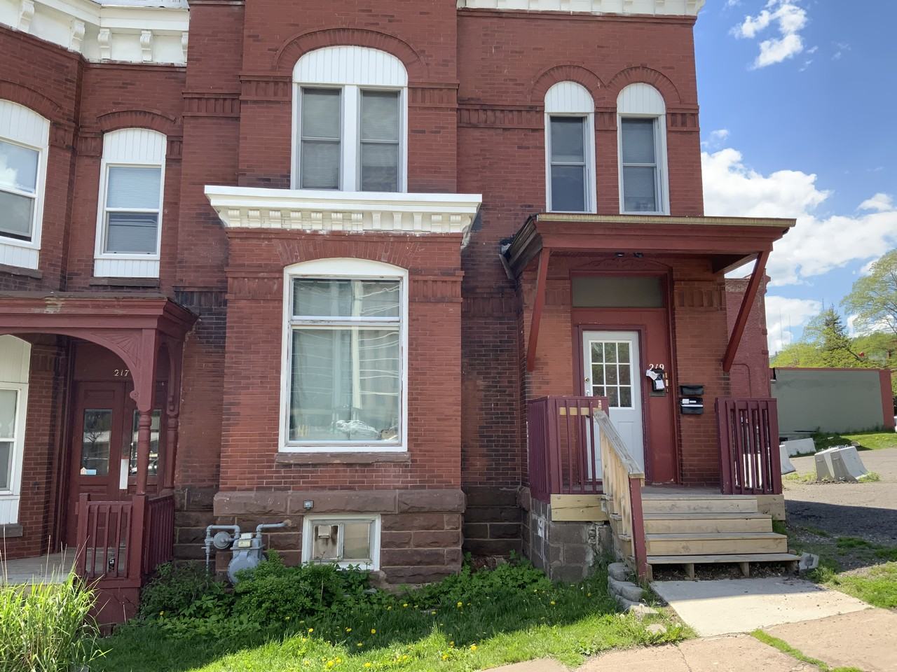 217-219 N 2Nd Ave E - Photo 2 of 32