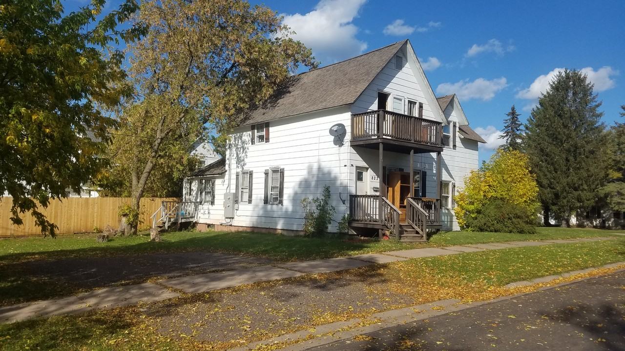 823 5Th Ave E - Photo 2 of 3