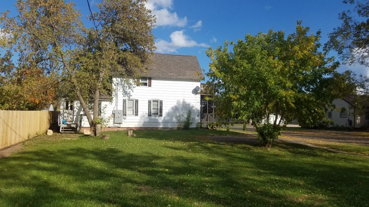 823 5Th Ave E - Photo 3 of 3