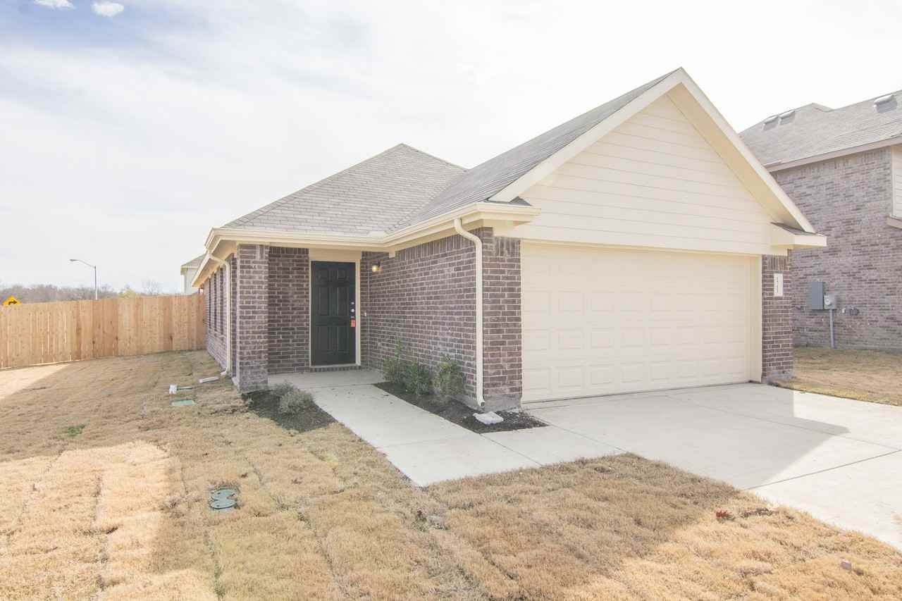 1713 Bobolink Dr - Photo 2 of 10