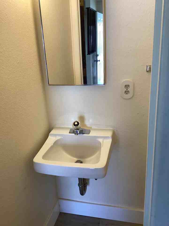 333 Northeast 2nd Street - Photo 4 of 19