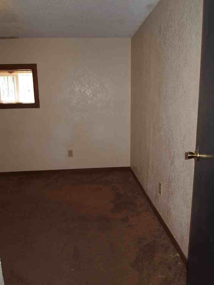 Hillsdale St N 332 - Photo 2 of 7