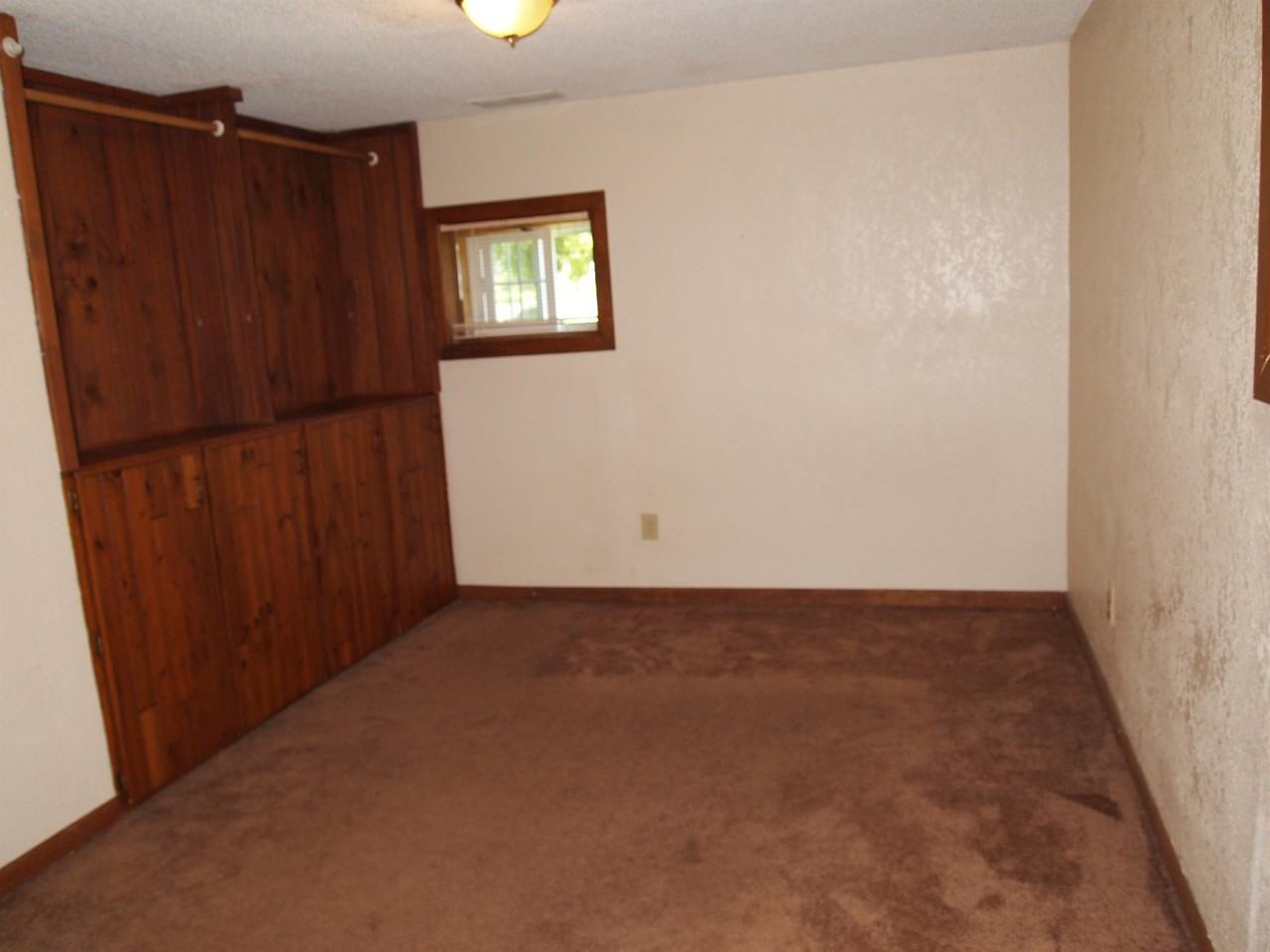 Hillsdale St N 332 - Photo 3 of 7