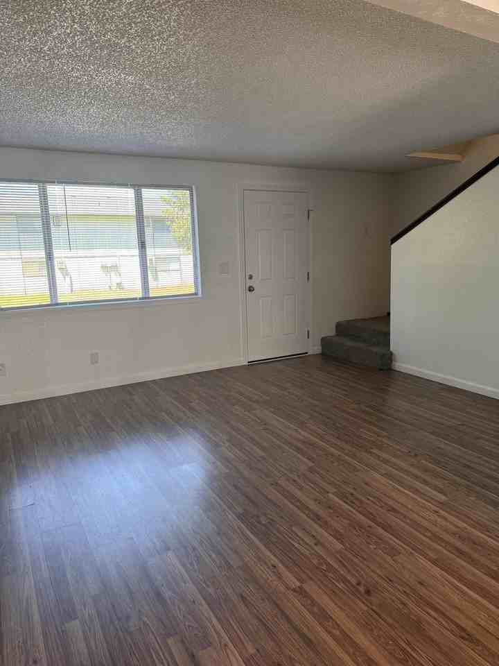 Bettis Wagoner Apts - Bldg 04 - Photo 4 of 10