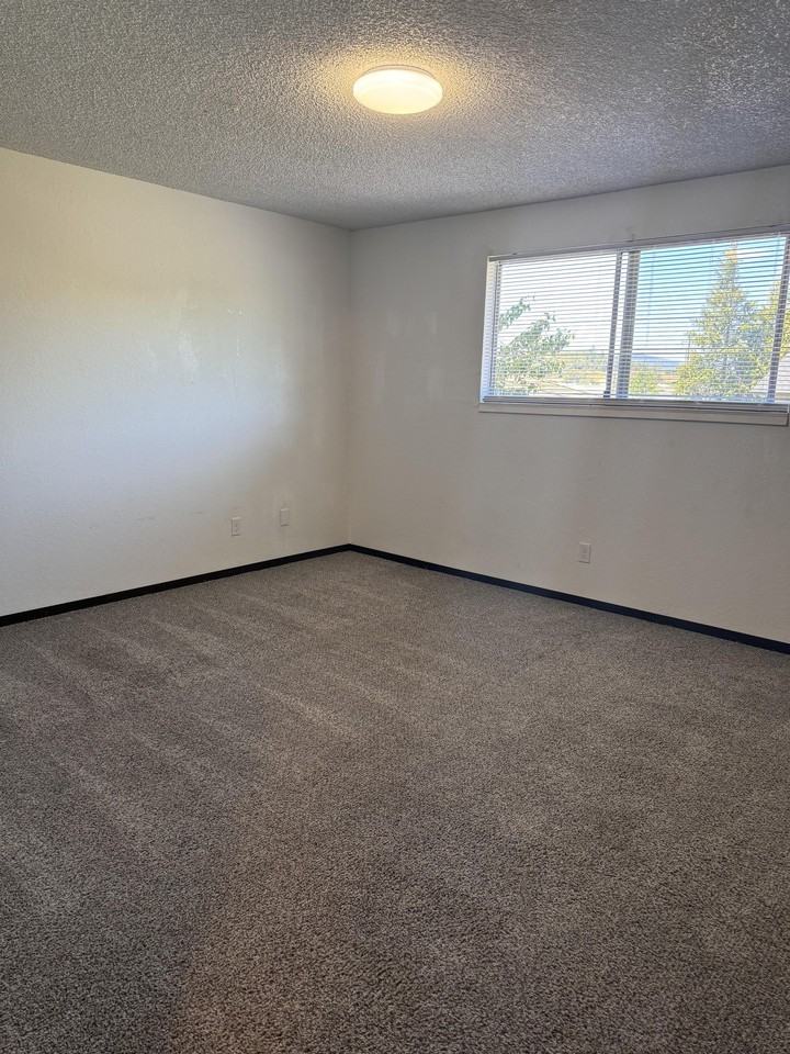 Bettis Wagoner Apts - Bldg 04 - Photo 6 of 10