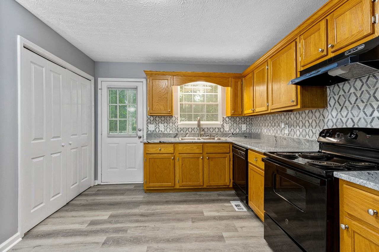 215 Green Acre Lane - Photo 2 of 17