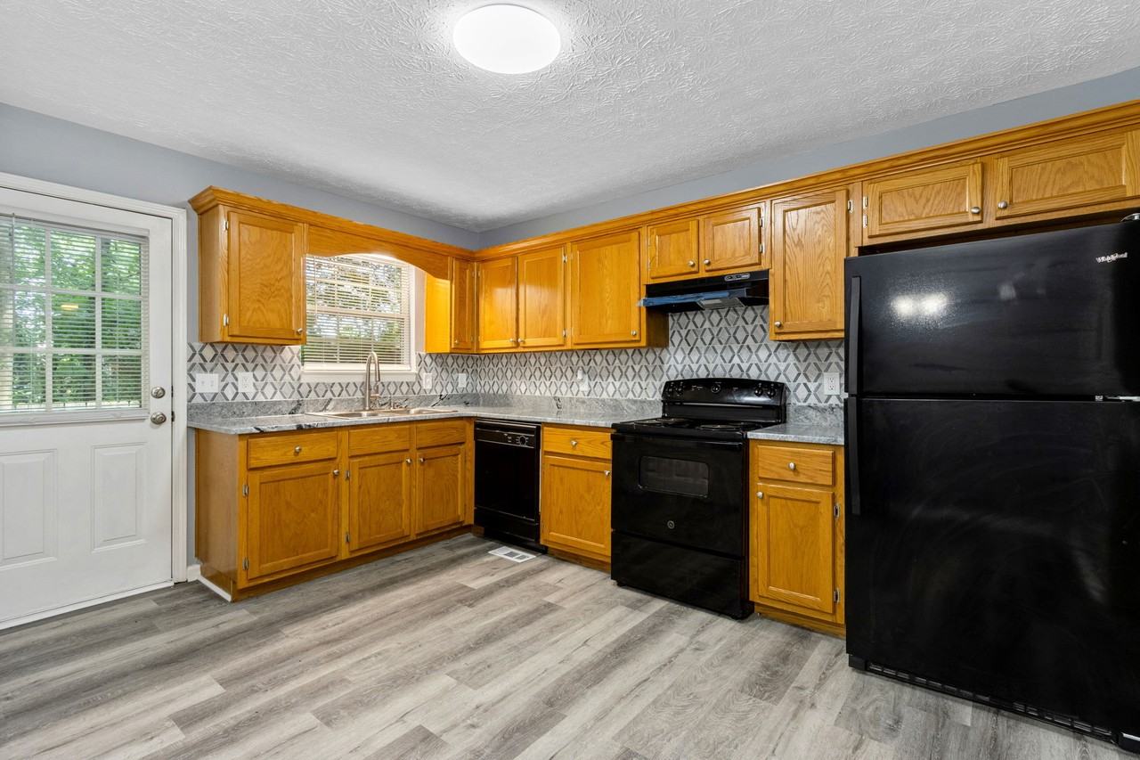 215 Green Acre Lane - Photo 3 of 17