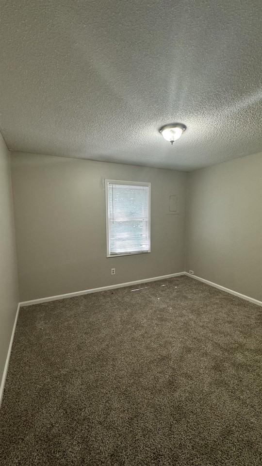 909 South Carolina Avenue - Photo 2 of 4