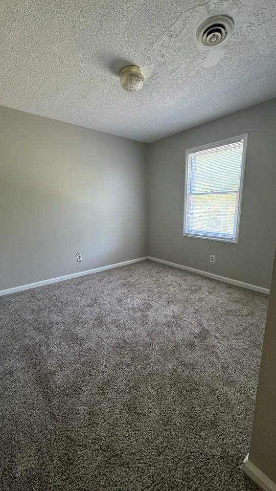 909 South Carolina Avenue - Photo 3 of 4