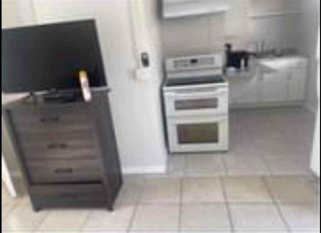 2905 N US 1 Motel - Photo 4 of 15