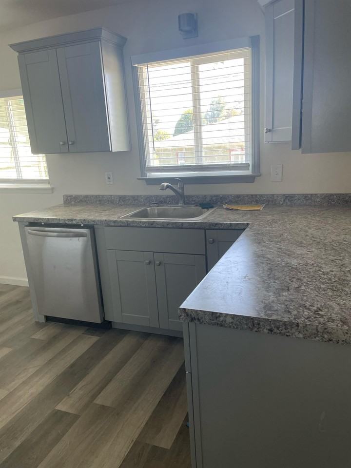 1021 J Street - Photo 3 of 17