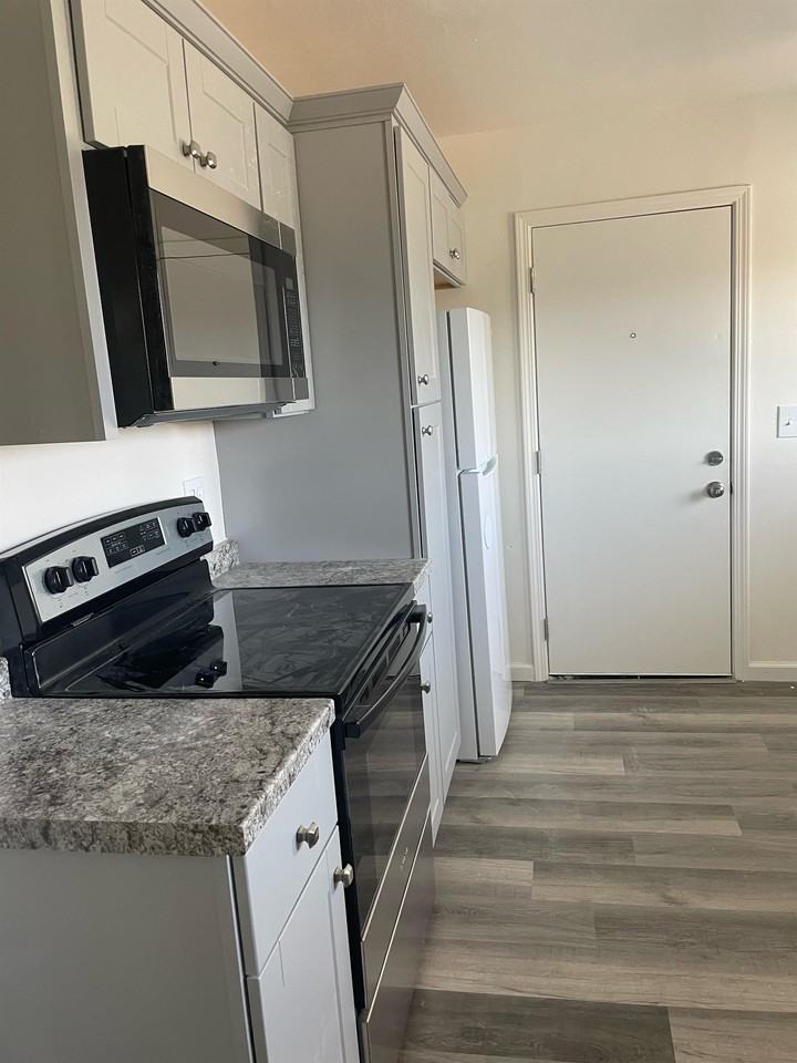 1021 J Street - Photo 4 of 17