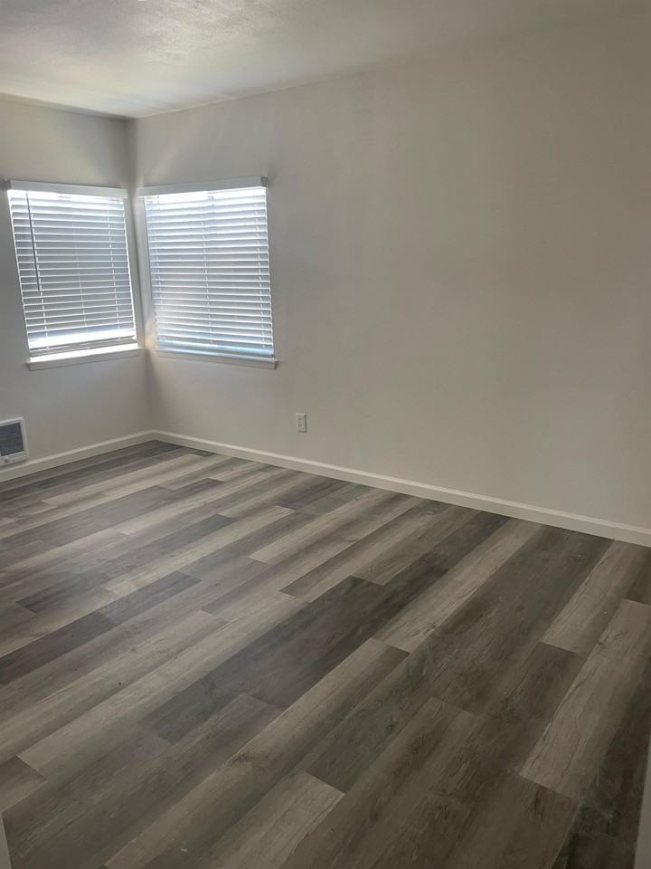 1021 J Street - Photo 5 of 17