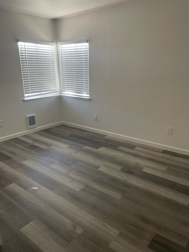 1021 J Street - Photo 6 of 17