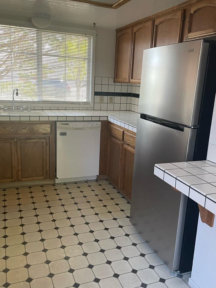 1610 Arlington Drive - Photo 2 of 9