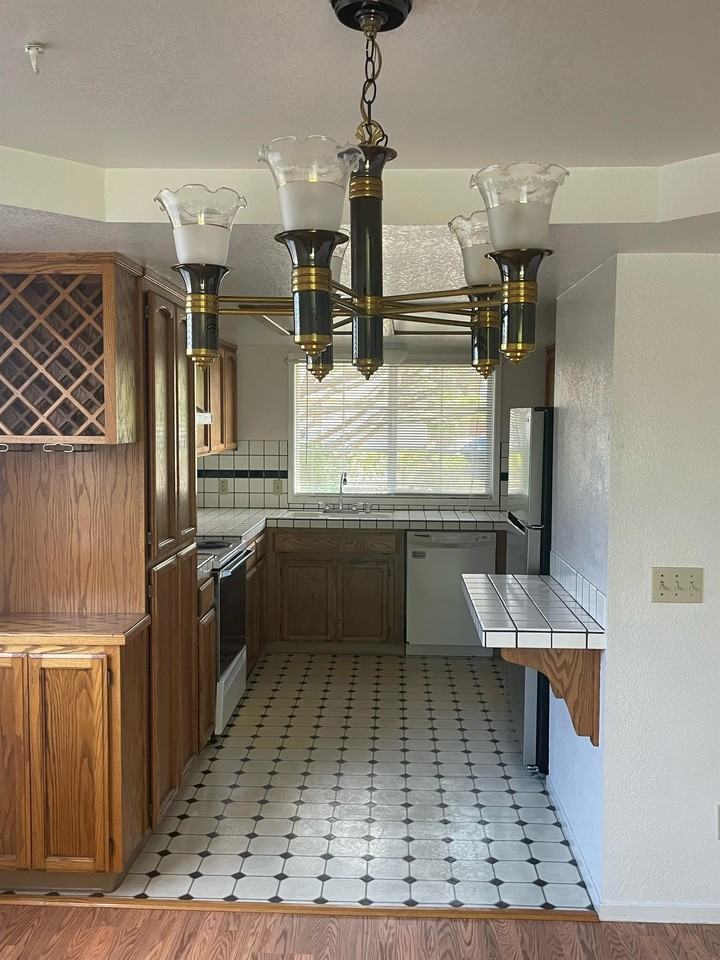 1610 Arlington Drive - Photo 3 of 9