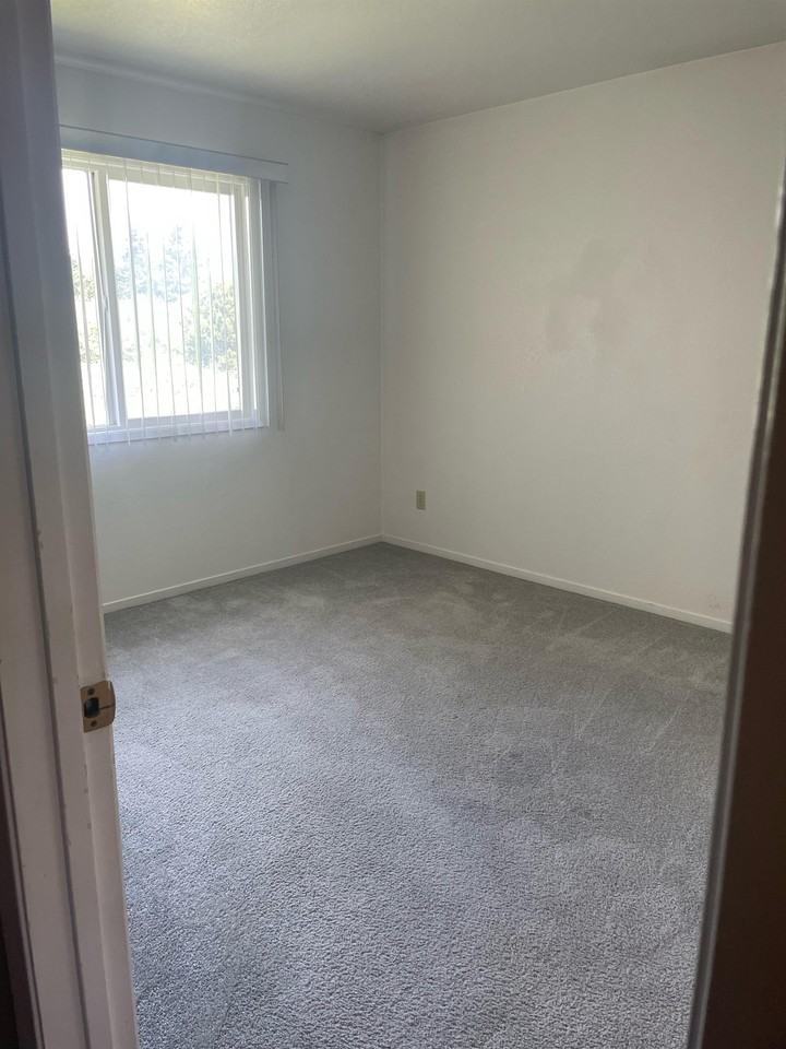 1610 Arlington Drive - Photo 4 of 9