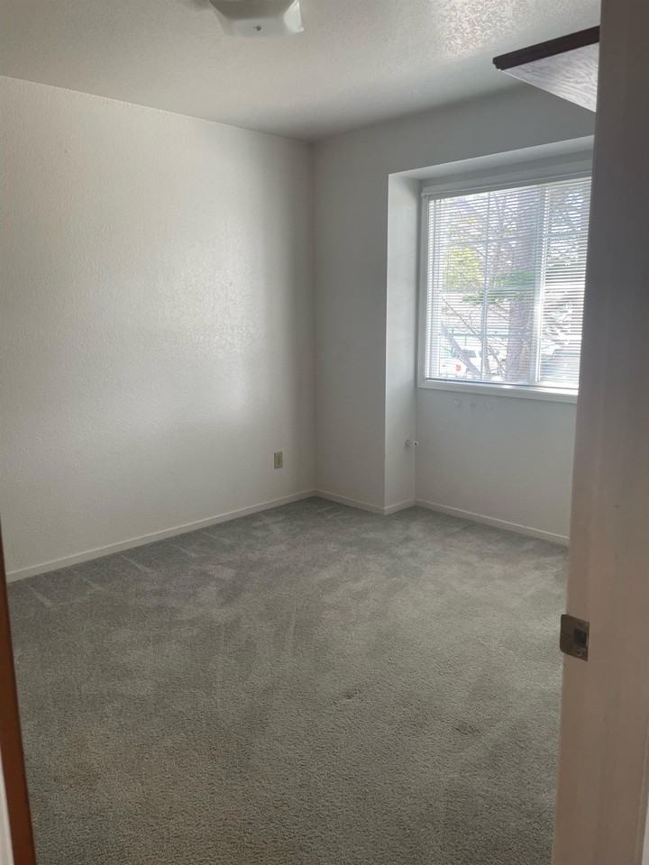 1610 Arlington Drive - Photo 5 of 9