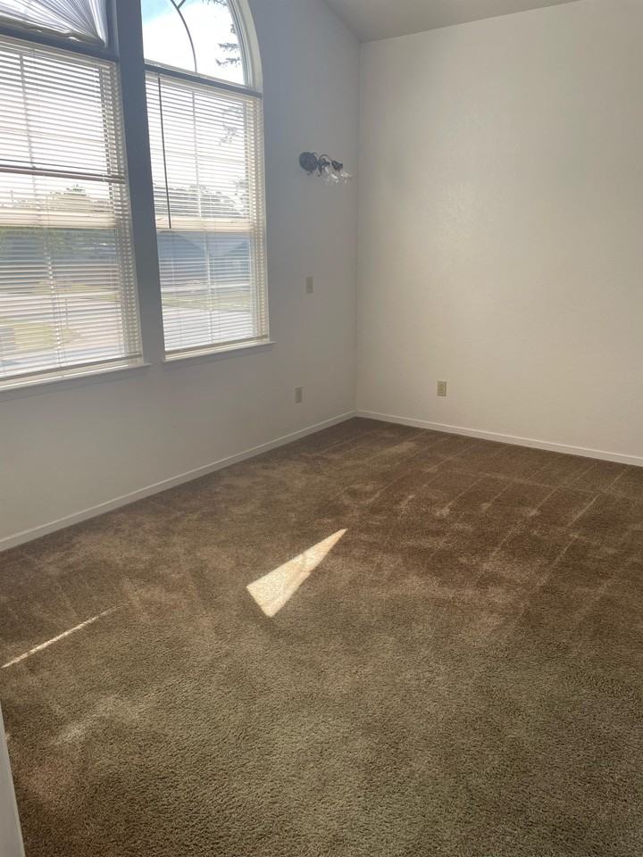 1610 Arlington Drive - Photo 6 of 9