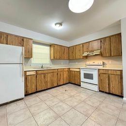 1536 E 1st Ave, Mt. Dora, FL 32757 - Photo 2 of 5