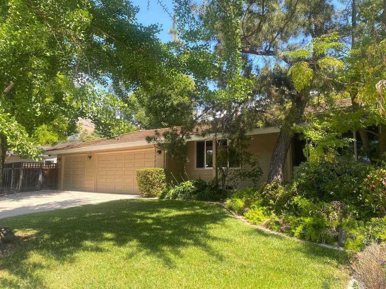 46270 Klamath St - Photo 2 of 28