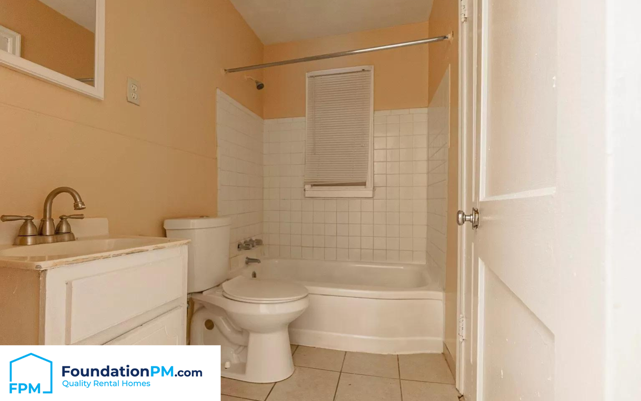 2061 Pendleton St - Photo 4 of 9