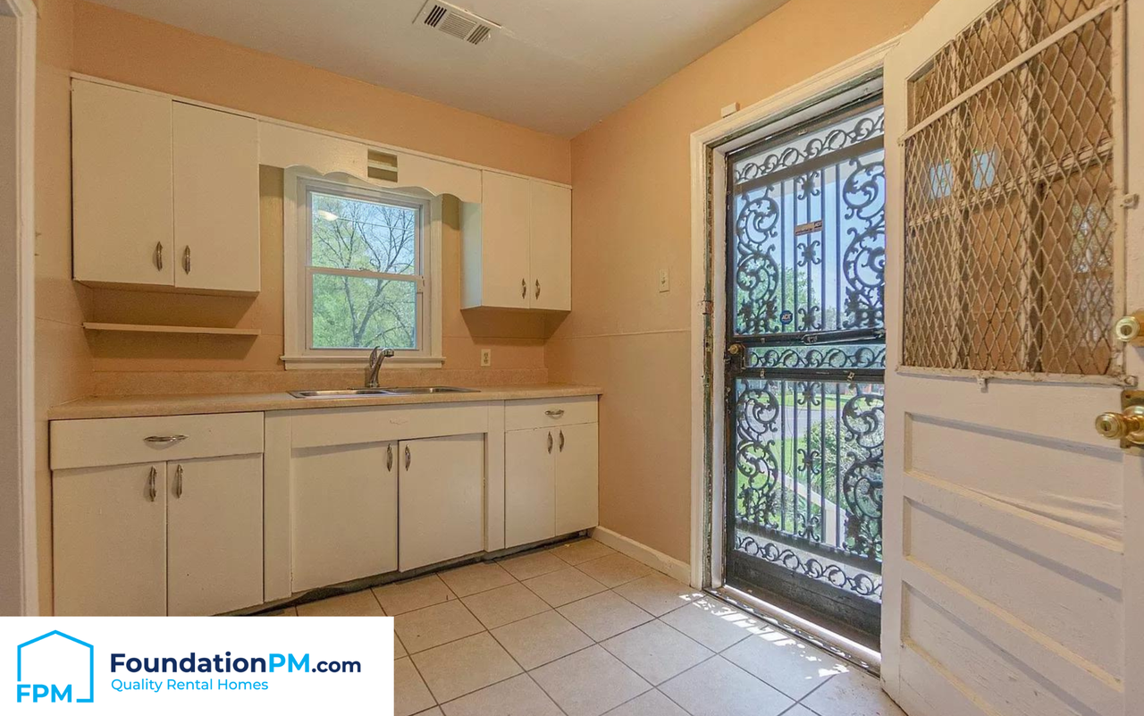 2061 Pendleton St - Photo 5 of 9