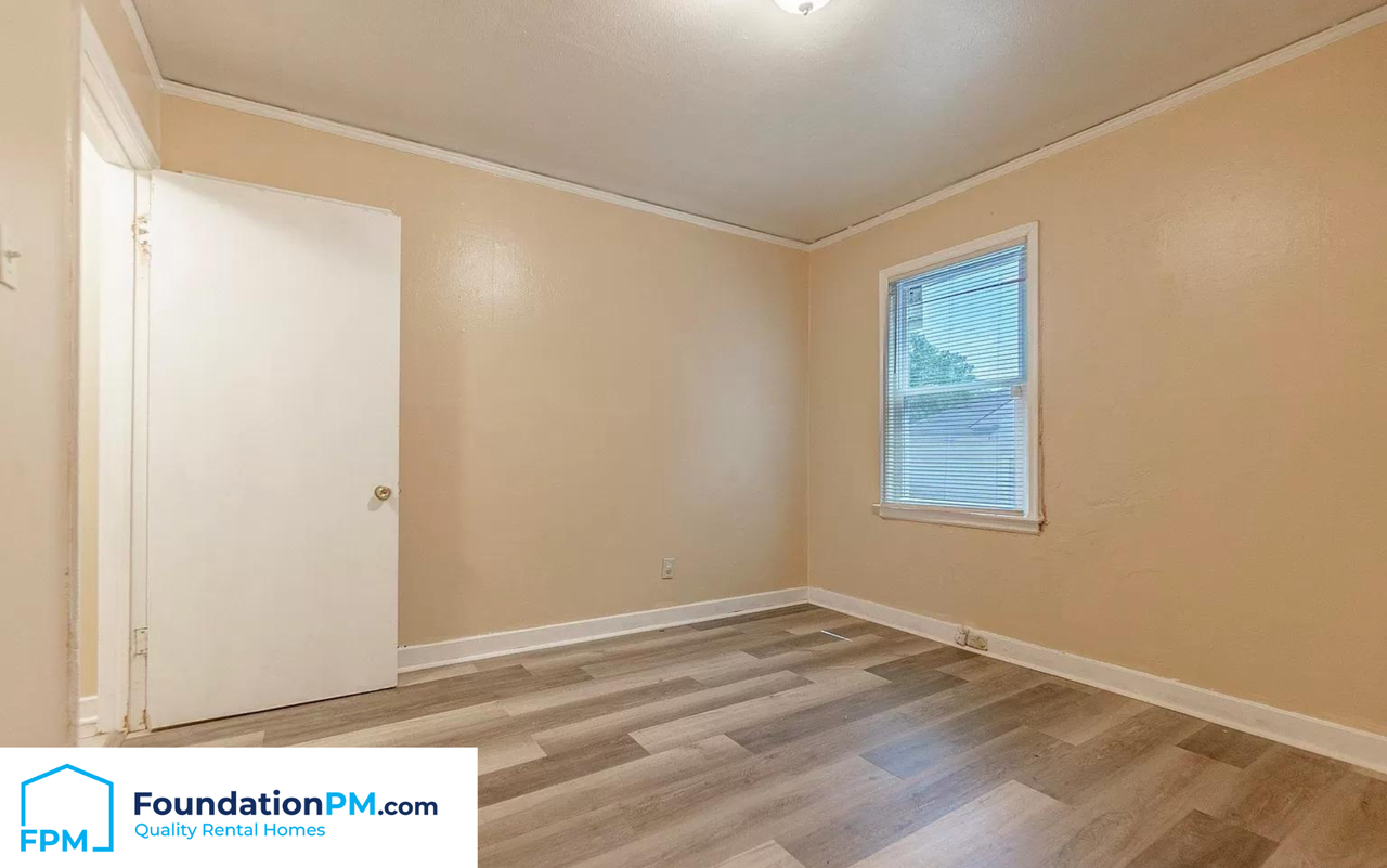 2061 Pendleton St - Photo 6 of 9