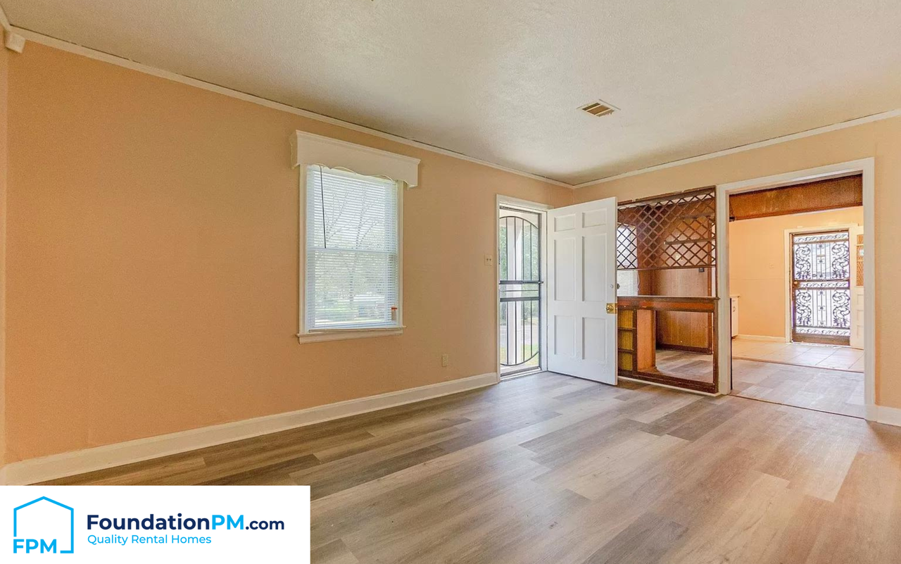 2061 Pendleton St - Photo 2 of 9