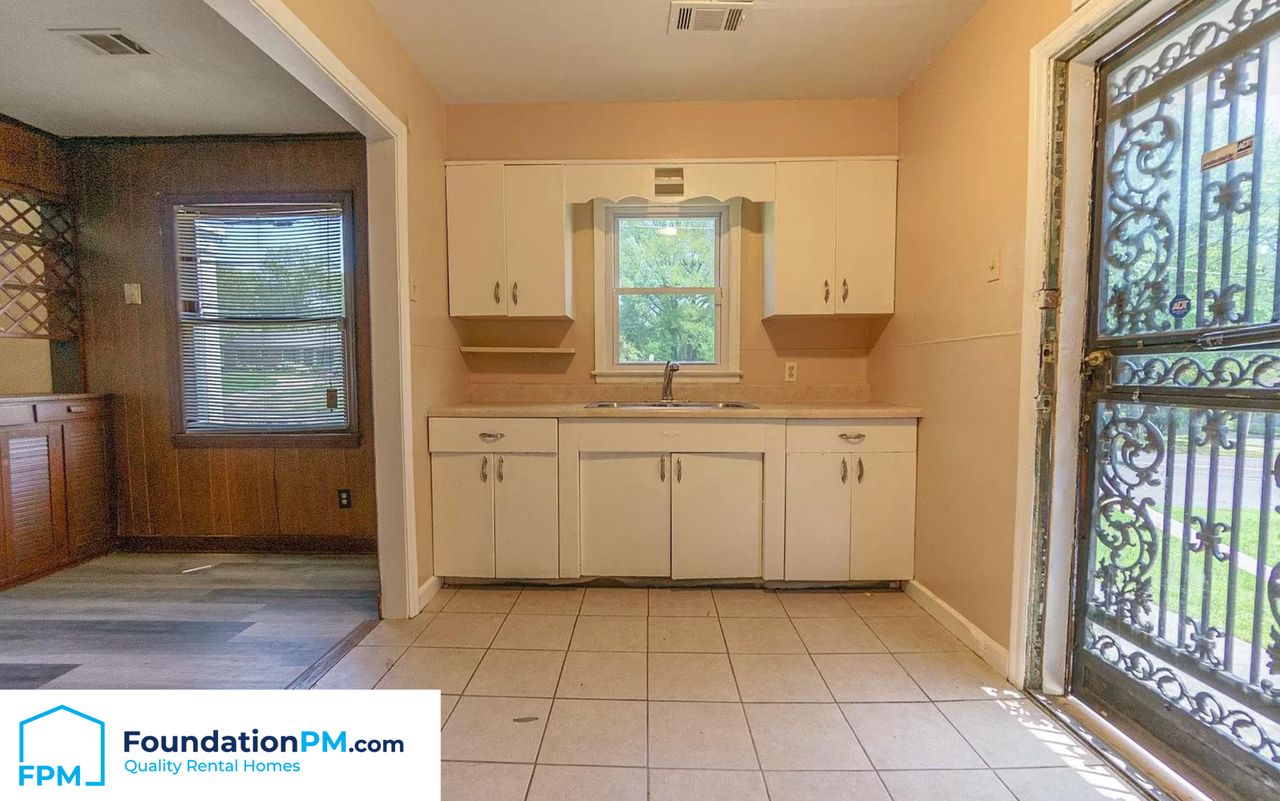 2061 Pendleton St - Photo 7 of 9