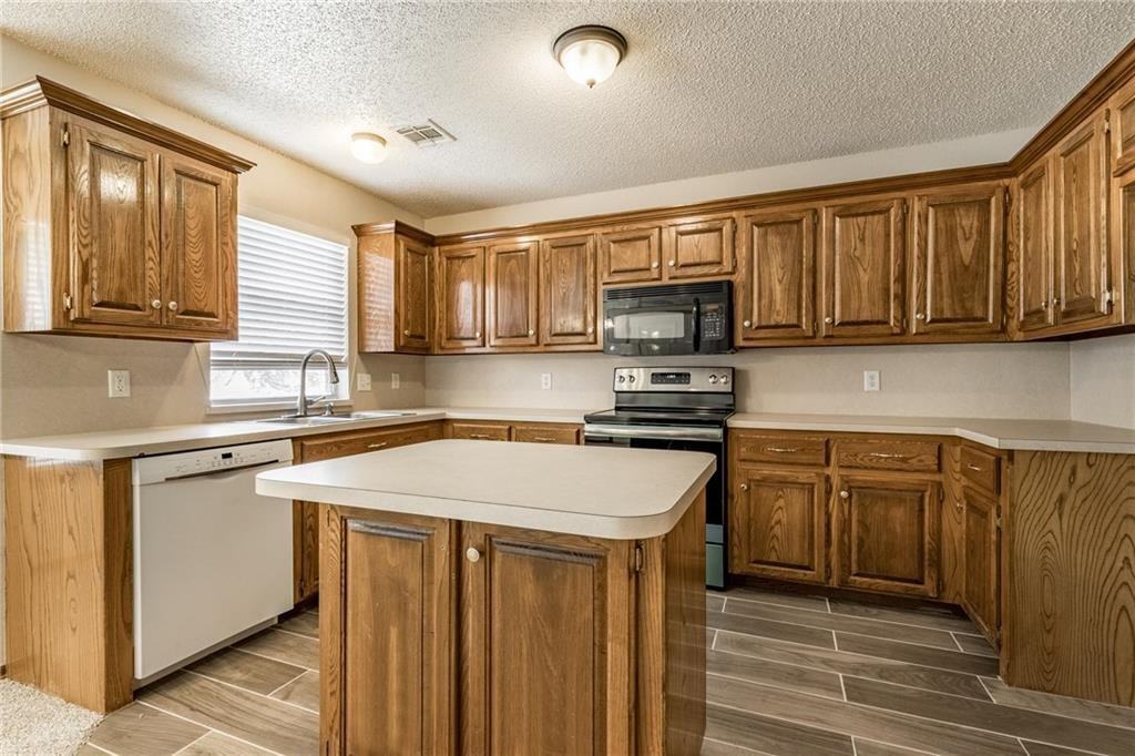 8901 Nw 85th Pl - Photo 7 of 13