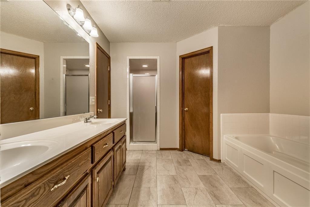 8901 Northwest 85th Place - Photo 7 of 13