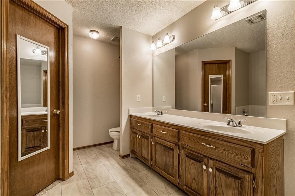 8901 Northwest 85th Place - Photo 3 of 13