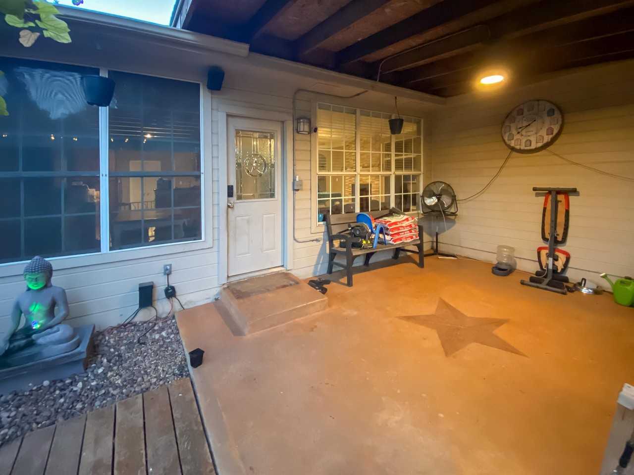 3009 Sussex Gardens Ln - Photo 4 of 37