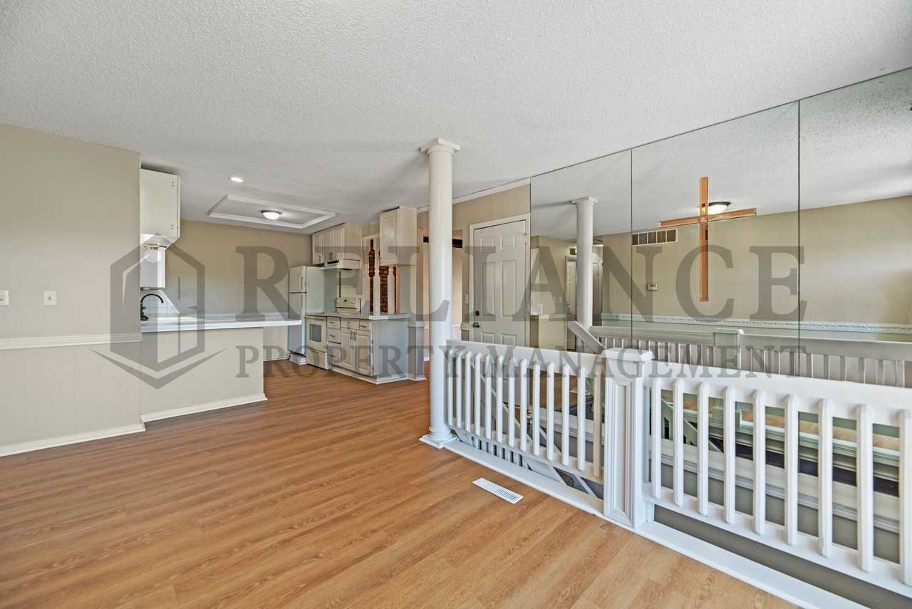 2200 S White Oak Dr - Photo 3 of 29