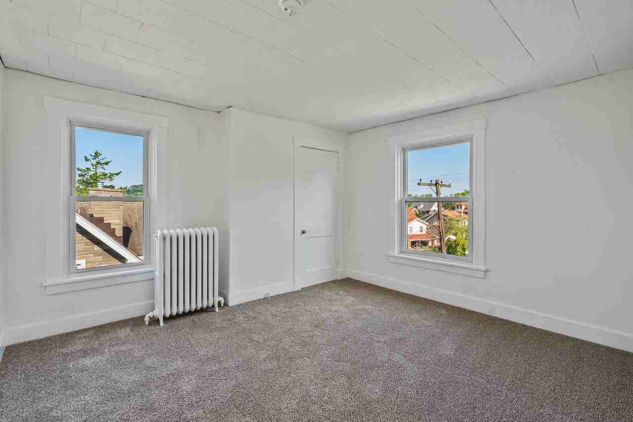 457 Olivet Ave - Photo 3 of 33